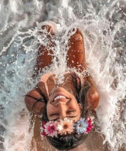 Come proteggere i capelli al mare 